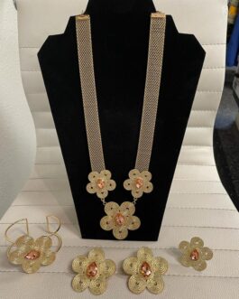 Women 4 pc gold color with pink stones