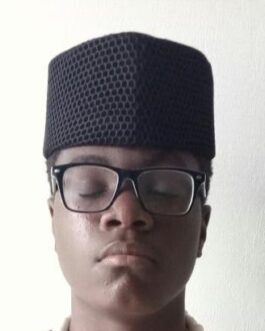 Black round chieftanicy hat with stripe